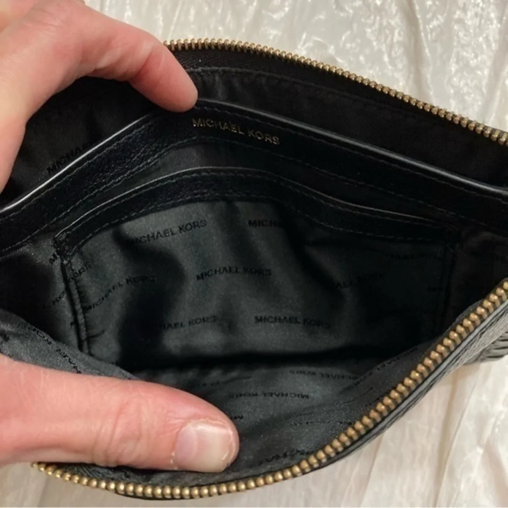 Michael kors black pebbled leather double compartment wristlet bag